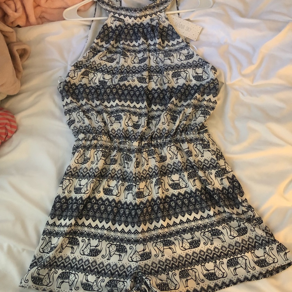 Sienna sky romper size Medium